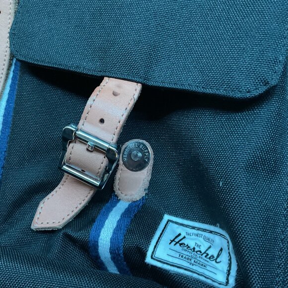 Herschel Dawson Backpack in Black (Gently Used) - Picture 6 of 10